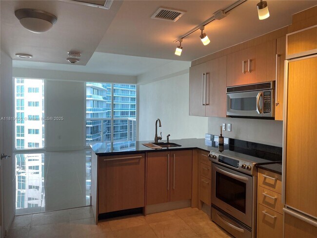 Building Photo - 10275 Collins Ave