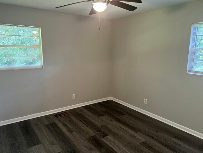 Foto del edificio - 1472 Tulip Pl