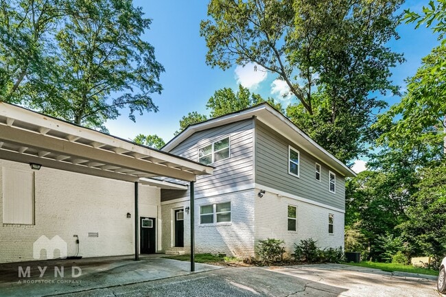 Building Photo - 1324 N Cliff Valley Way NE