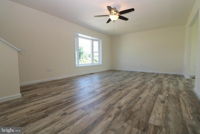 Foto del edificio - 72 Filbert Dr