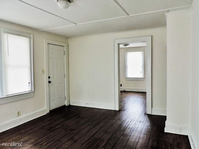 Building Photo - 2 br, 1 bath House - 526 Manly Ave