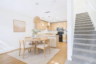 Building Photo - 711 W 32nd St