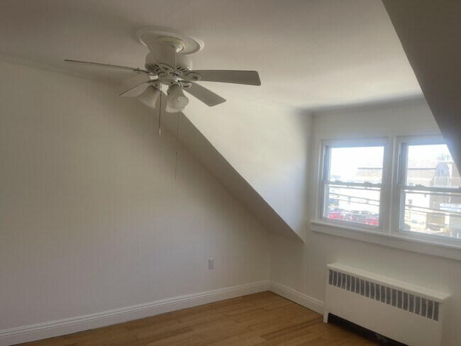 Foto del edificio - 658 W Broadway