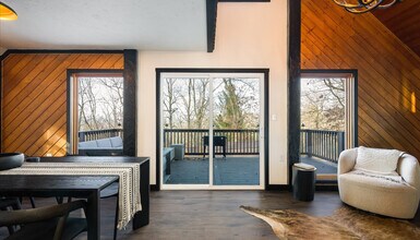 Building Photo - 20220 Wooded View Ln