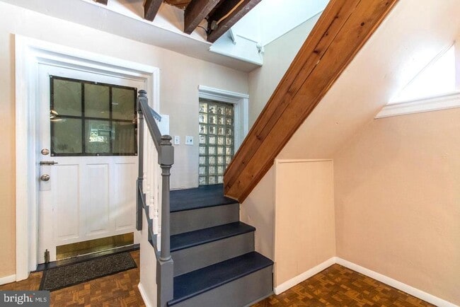 Building Photo - 18 E Gorgas Ln