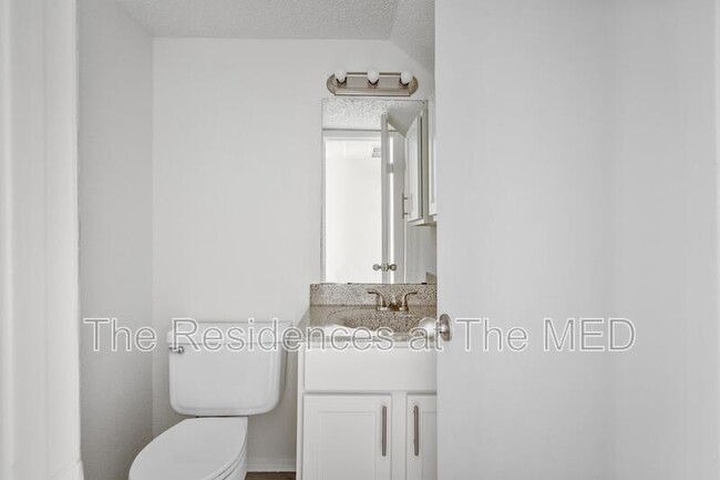 Building Photo - 2111 Holly Hall St