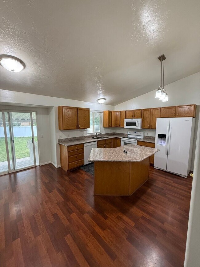 Foto del edificio - Coming soon 4 Bed/ 3 Bathroom house in Wes...