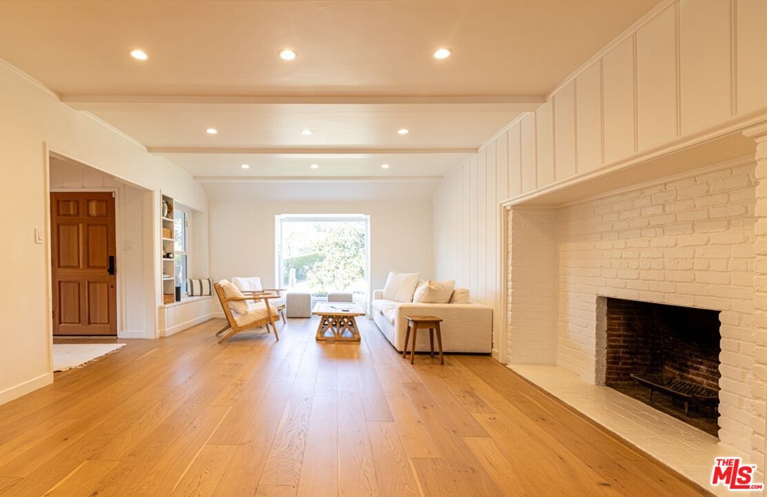 Foto principal - 358 S Bentley Ave