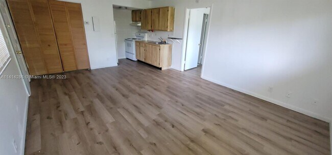 Building Photo - 2050 NW 43 Terrace