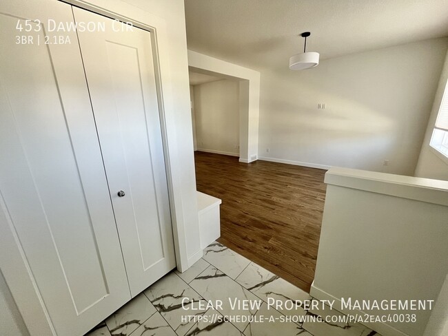 Building Photo - Bright and open 3-bedroom, 2.5-bathroom detached house with garage in Chestermere! **PROMO: 1ST H...