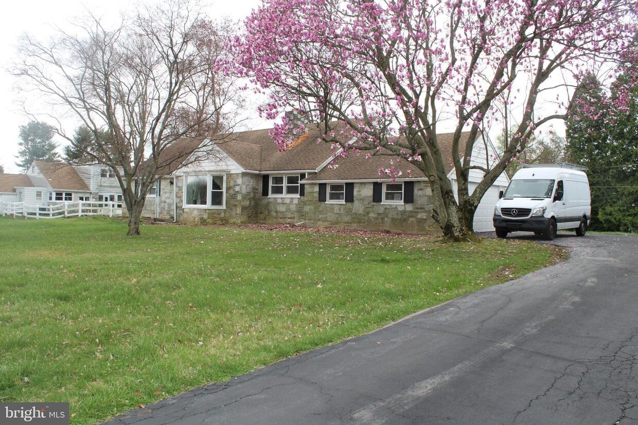 484 Leonard Rd, Huntingdon Valley, PA 19006 House Rental in