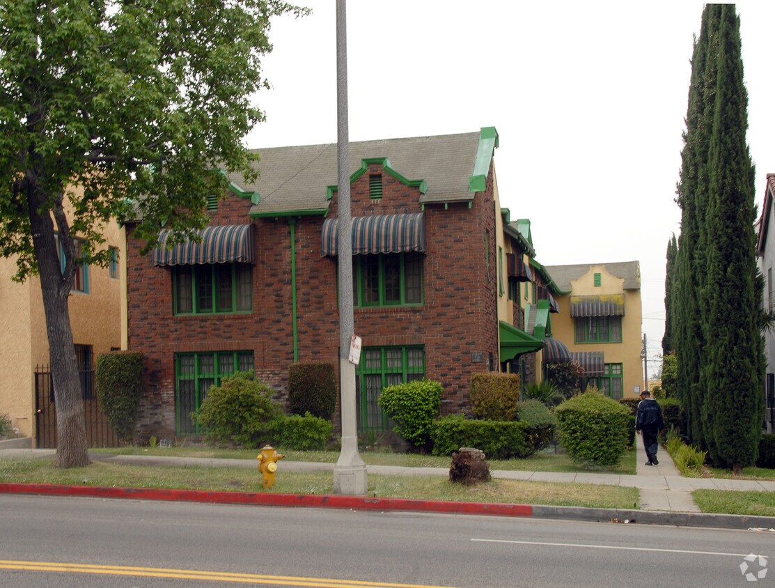 Primary Photo - 4214 W Adams Blvd