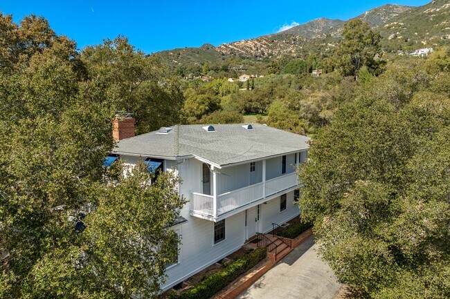 Building Photo - 875 San Ysidro Rd
