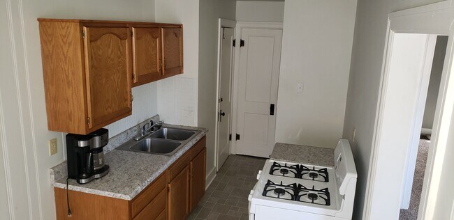 Convenient Kitchen prep area. - 568 Tipton Ave