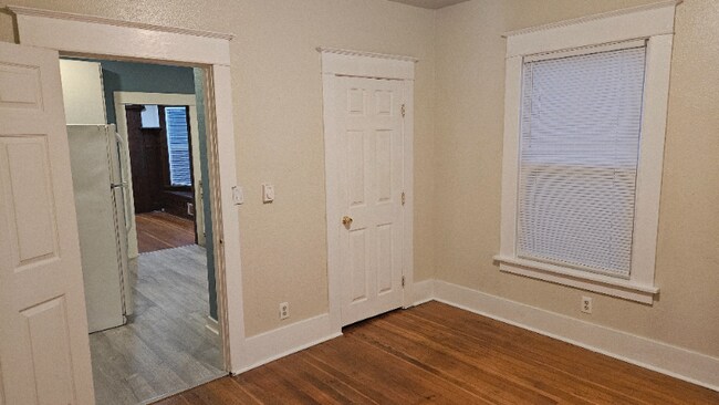 Foto del edificio - 805 S Ainsworth Ave