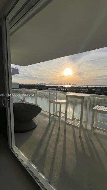 Foto principal - 5750 Collins Ave