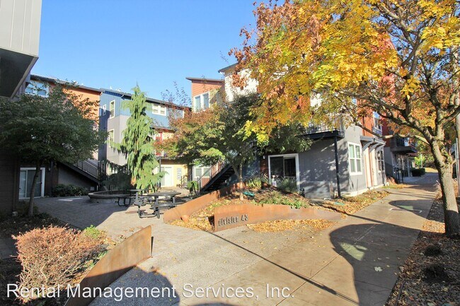 Building Photo - 1 br, 2 bath House - 4325 SE Division Stre...