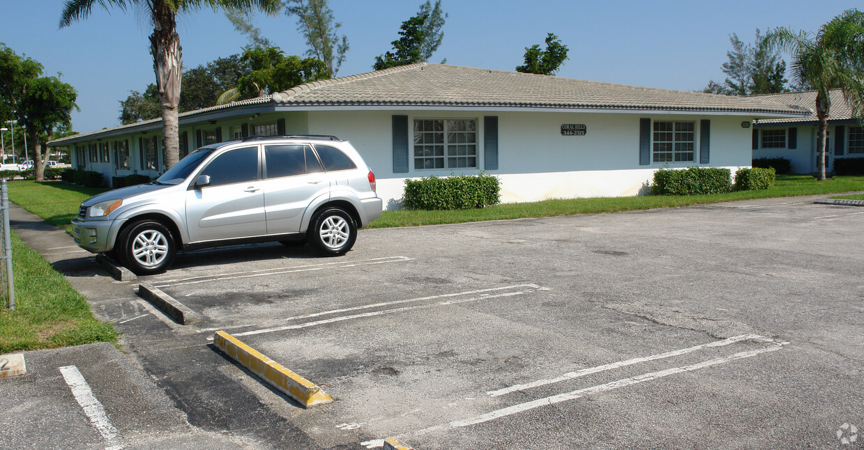 Building Photo - Coral Hills Apartments