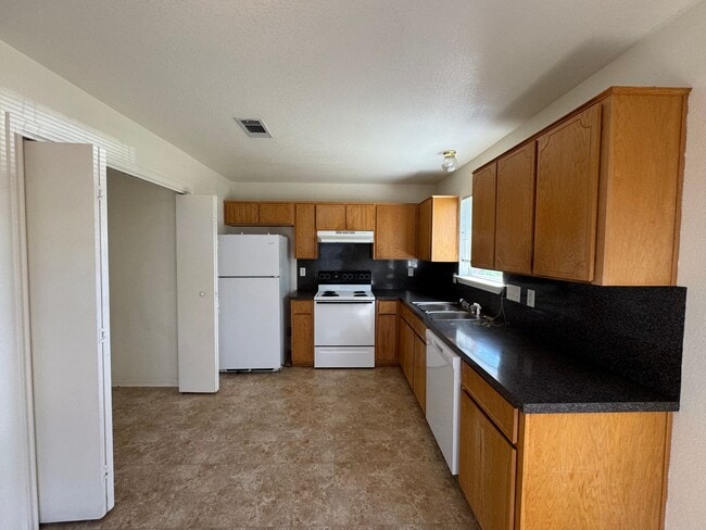 Foto del edificio - 805 Leifester Cir