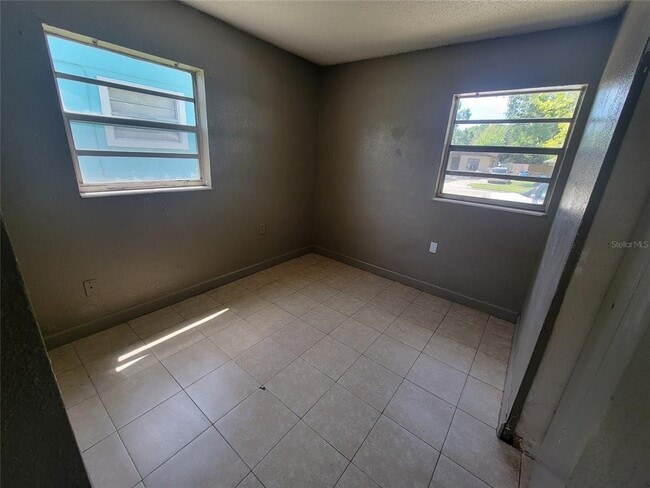 Building Photo - 5165 Lanette St