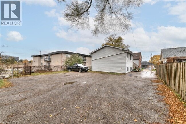 Building Photo - 839 Stirling Ave S