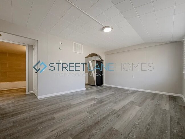 Building Photo - 2140 Miracle Ave