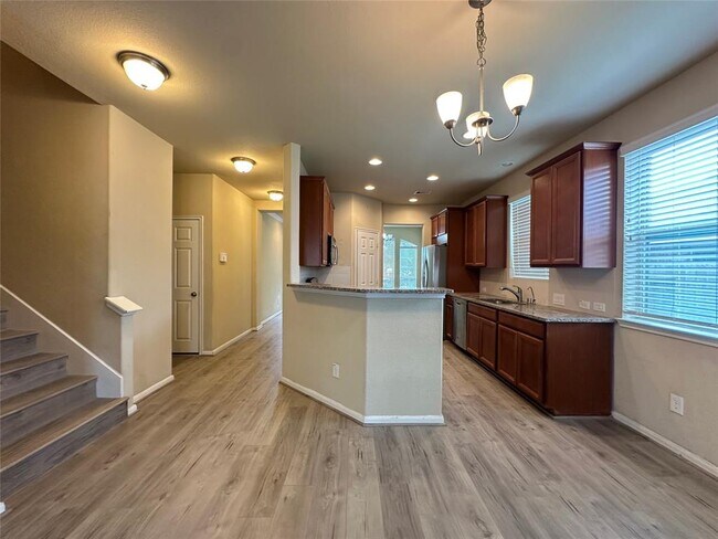 Foto del edificio - 15610 Whisper Woods Dr