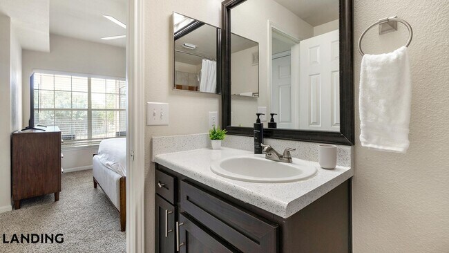 Foto del edificio - 3250 Hudson Crossing