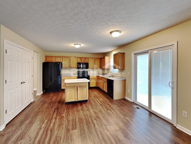 Foto del edificio - 4024 Walnut Crossing Dr