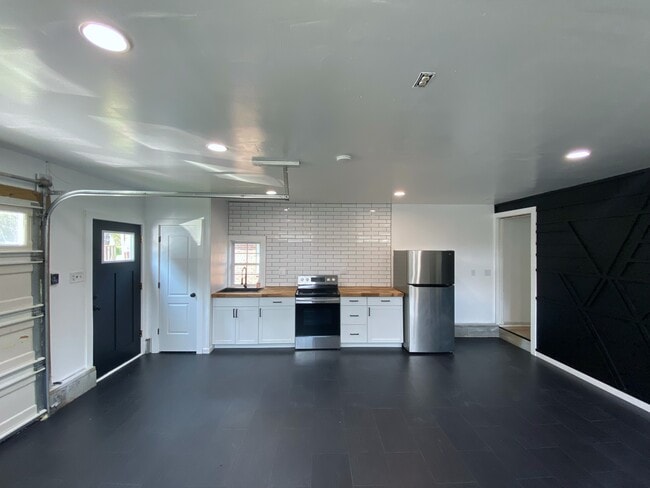 Building Photo - 531 Burleigh Ave