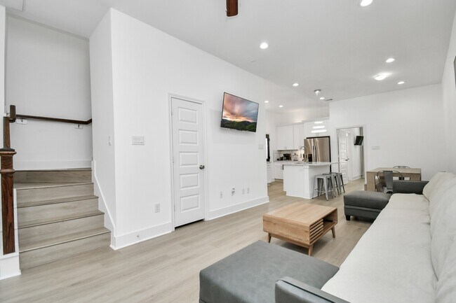 Foto del edificio - 7031 Eastwood St