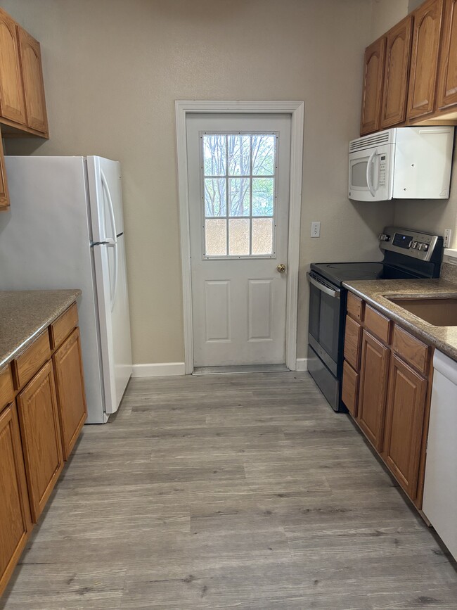 Foto del edificio - 748 Stubbs Rd