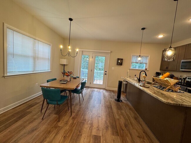 Building Photo - Spacious Luxury Townhome! Outstanding Loca...