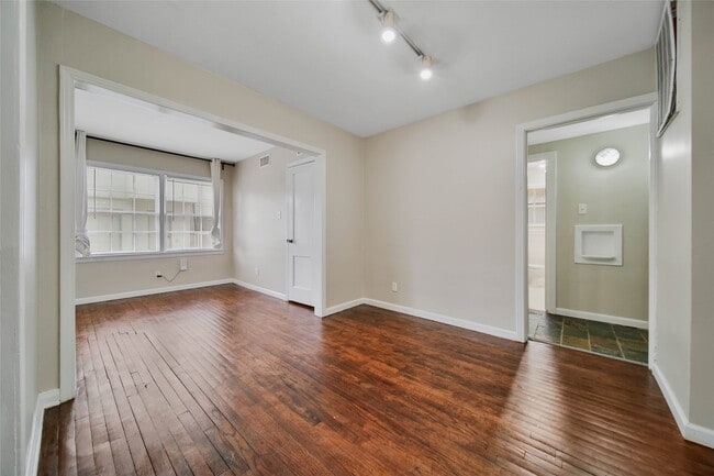 Building Photo - 4505 Larch Ln