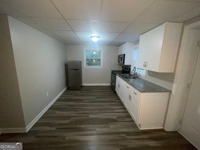 Building Photo - 310 Harris Manor Dr SW