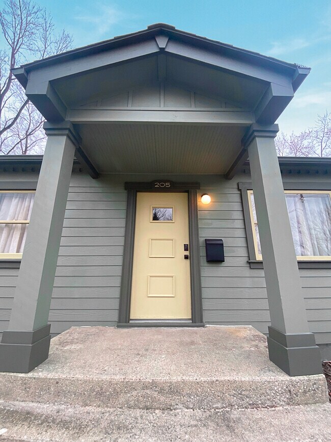 Foto del edificio - 205 Hickory Ave