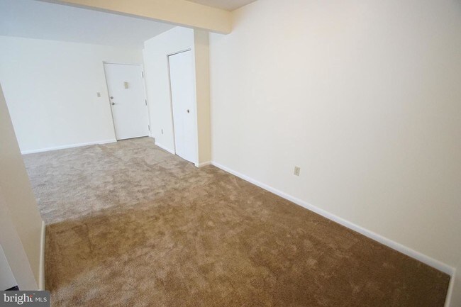 Foto del edificio - 140 Royal Oak Dr