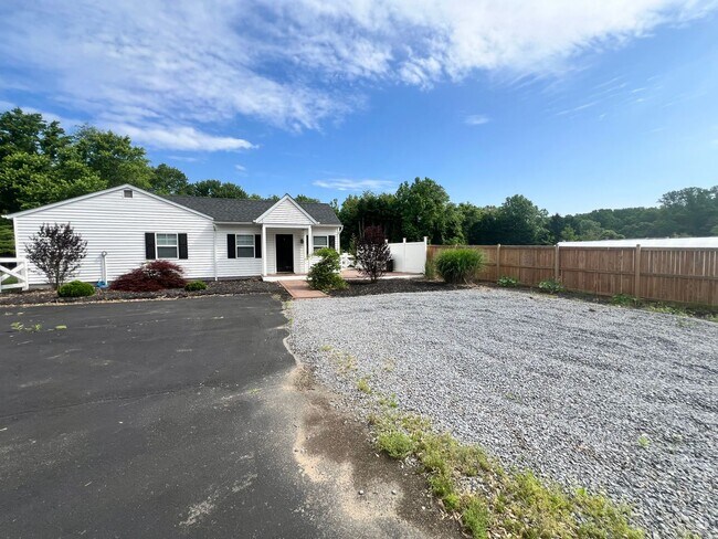 Foto del edificio - Cozy 2 BR/1 BA Cottage Home in Gambrills!