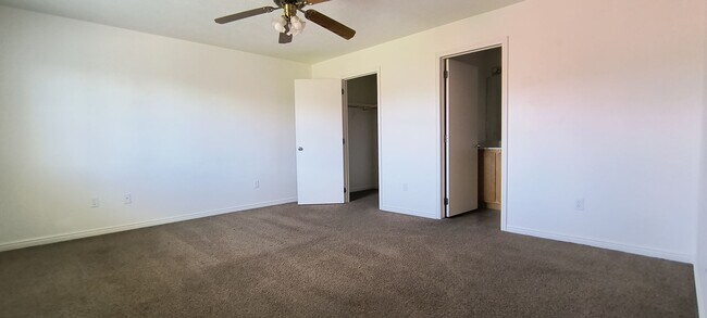 Foto del edificio - 3 bedroom 2 bath duplex in lamplight by Iron Springs Elementary, 2 car garage!