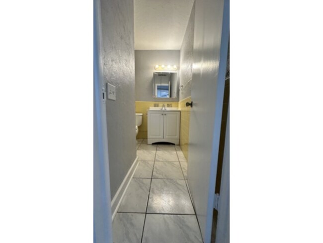 Foto del edificio - 2 Bedroom/2 Bath SE Cape Coral duplex off ...