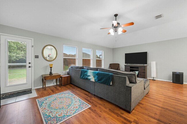 Building Photo - Upgraded One-Story Gem Located In Desirabl...