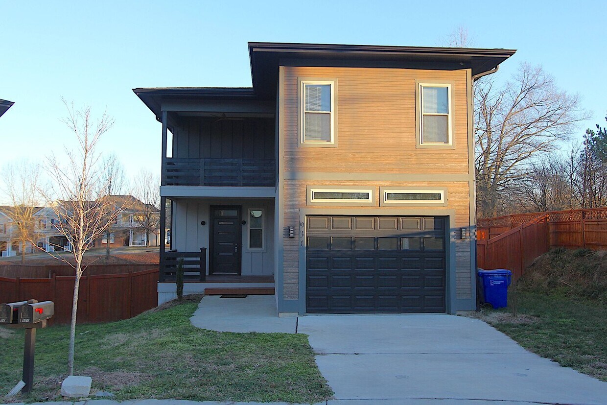 Primary Photo - Modern Style Home in Downtown Durham!