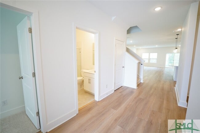 Building Photo - 128 Kingswood Ter
