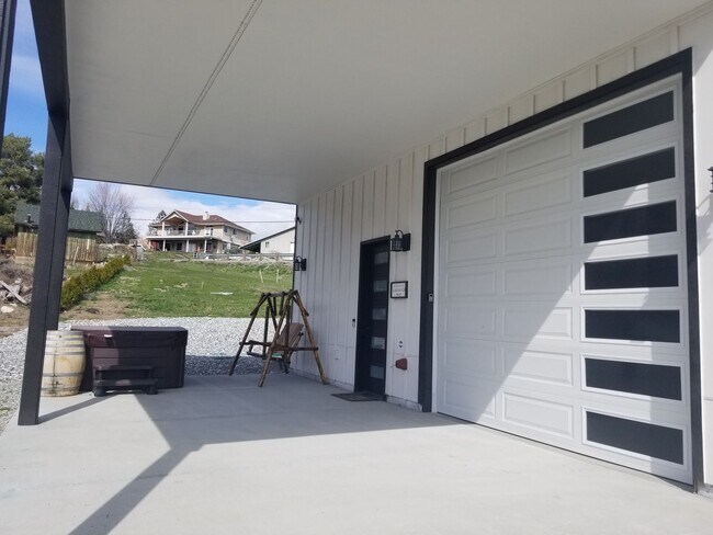 Building Photo - Furnished House in Manson - 4 bedroom/3 bath