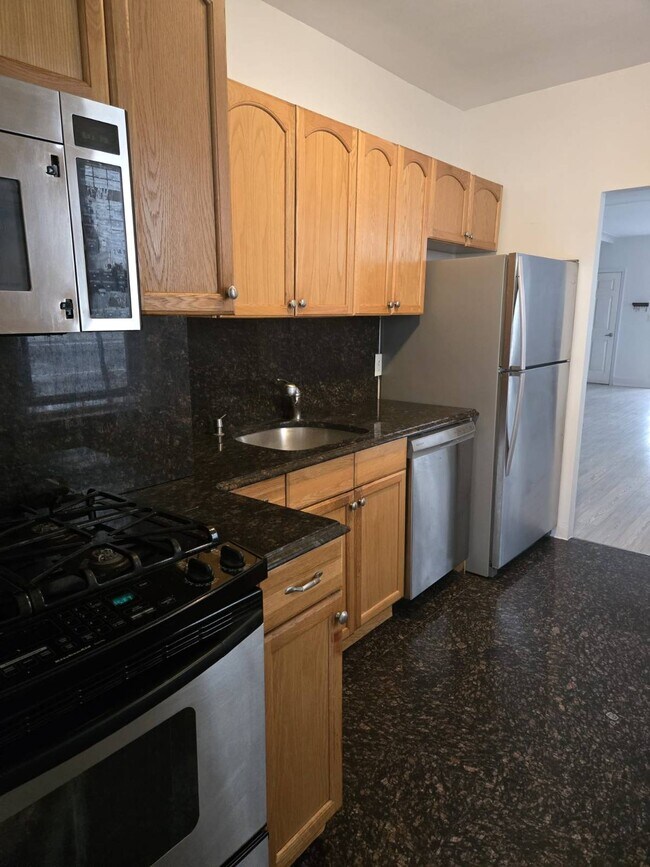 Foto del edificio - 21-38-38 73rd St