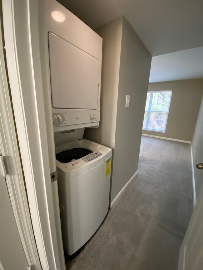 Building Photo - Arlington Apartments