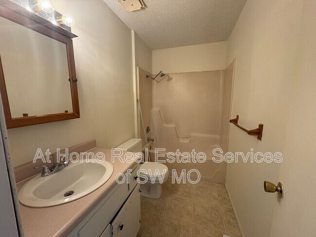 Foto del edificio - 3331 E Southern Hills Blvd