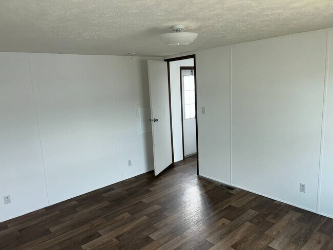 Foto del edificio - 306 Hovie Ct