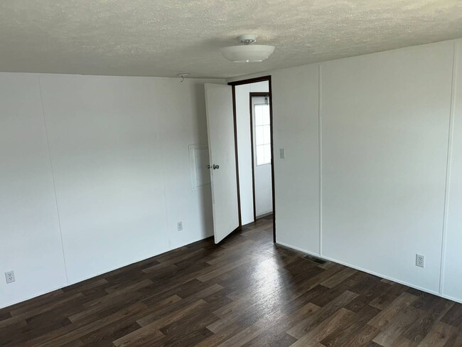 Building Photo - 315 Mark Rd