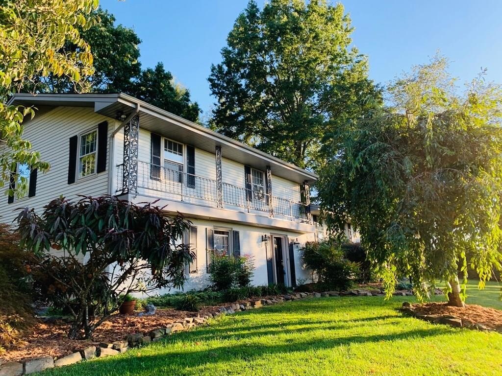 Primary Photo - 19250 Oakwood Dr